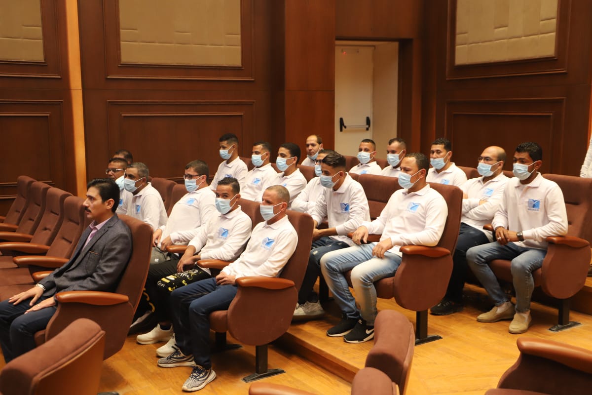 سعفان وفودة يسلمان 120 وثيقة تأمين تكافلي للعمالة غير المنتظمة بمتحف شرم الشيخ