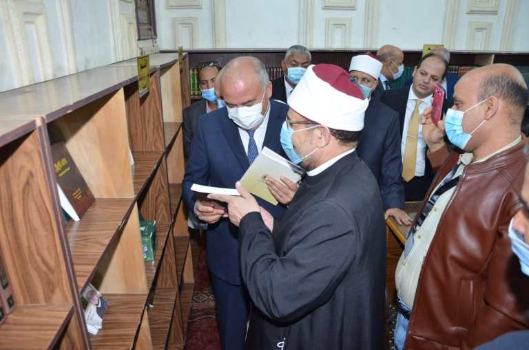 وزير الاوقاف خلال الافتتاح