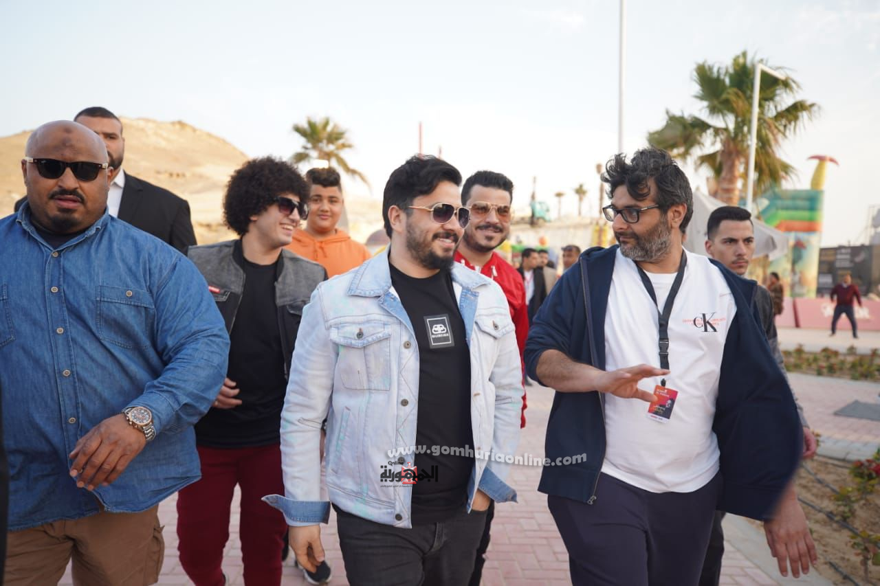 مصطفي حجاج يشعل أولي حفلات بورتو المنيا بحضور 