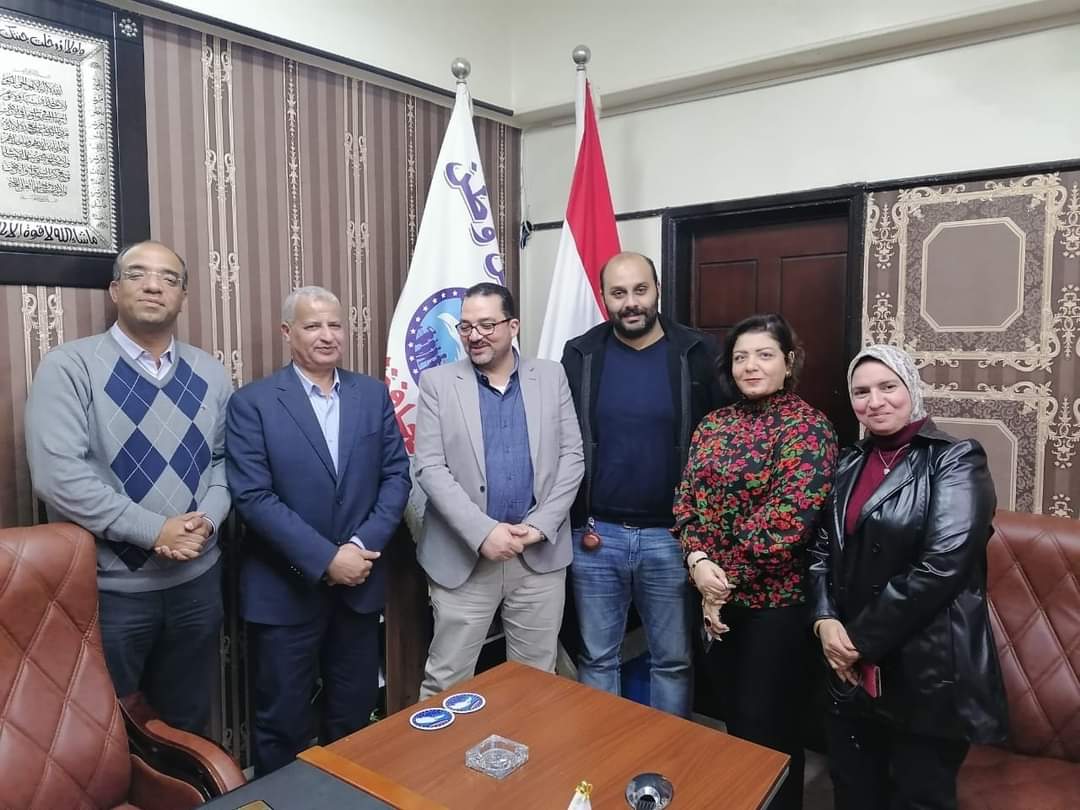 نقيب مهندسي أسيوط الجديد يوقع استمارة الإنضمام لمستقبل وطن 
