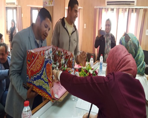 وكيل الرياضة بالقليوبية يشهد تحكيم الأشغال الفنية والحرف التراثية