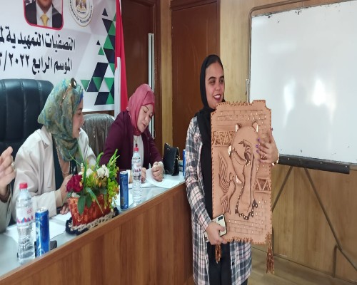 وكيل الرياضة بالقليوبية يشهد تحكيم الأشغال الفنية والحرف التراثية