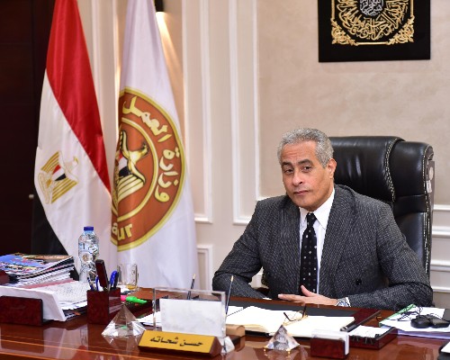 وزير العمل يبحث الملفات المشتركة مع رئيسي اتحاد الصناعات والغرف التجارية 
