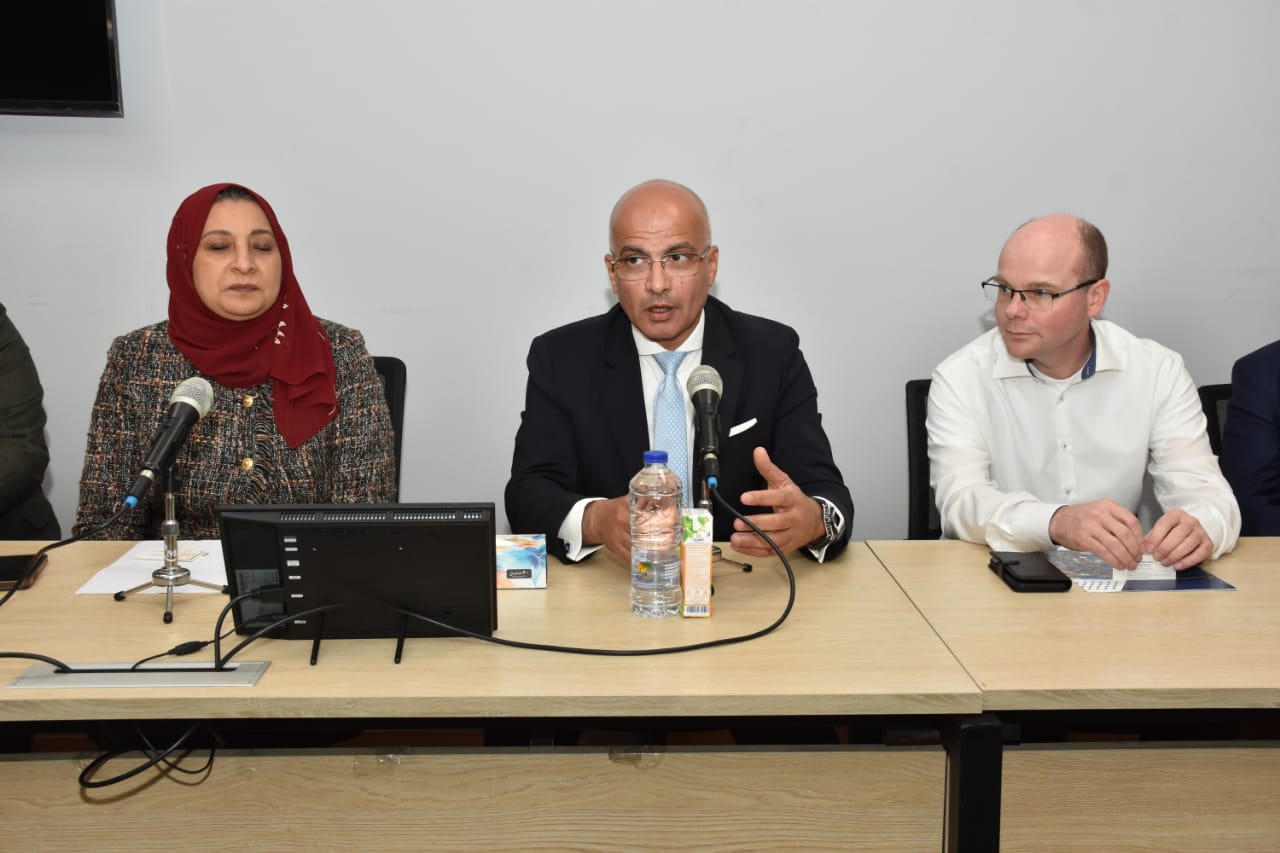 رئيس جامعة عين شمس يستقبل وفد رفيع المستوي من الحكومة المجرية