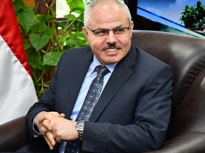 الدكتور ناصر مندور رئيس جامعة قناة السويس