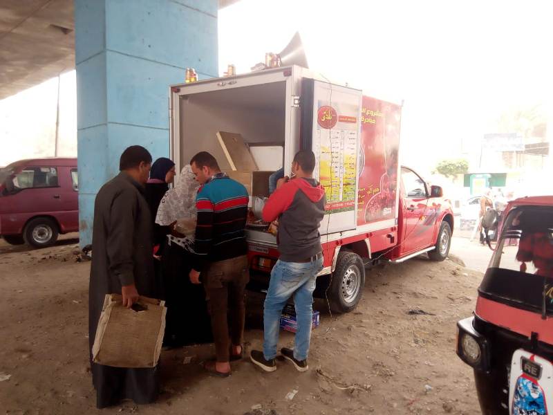 منافذ متنقلة لبيع السلع الغذائية بأسعار مخفضة فى بركة السبع و الشهداء و أشمون ومنوف.. مبادرة رد الجميل