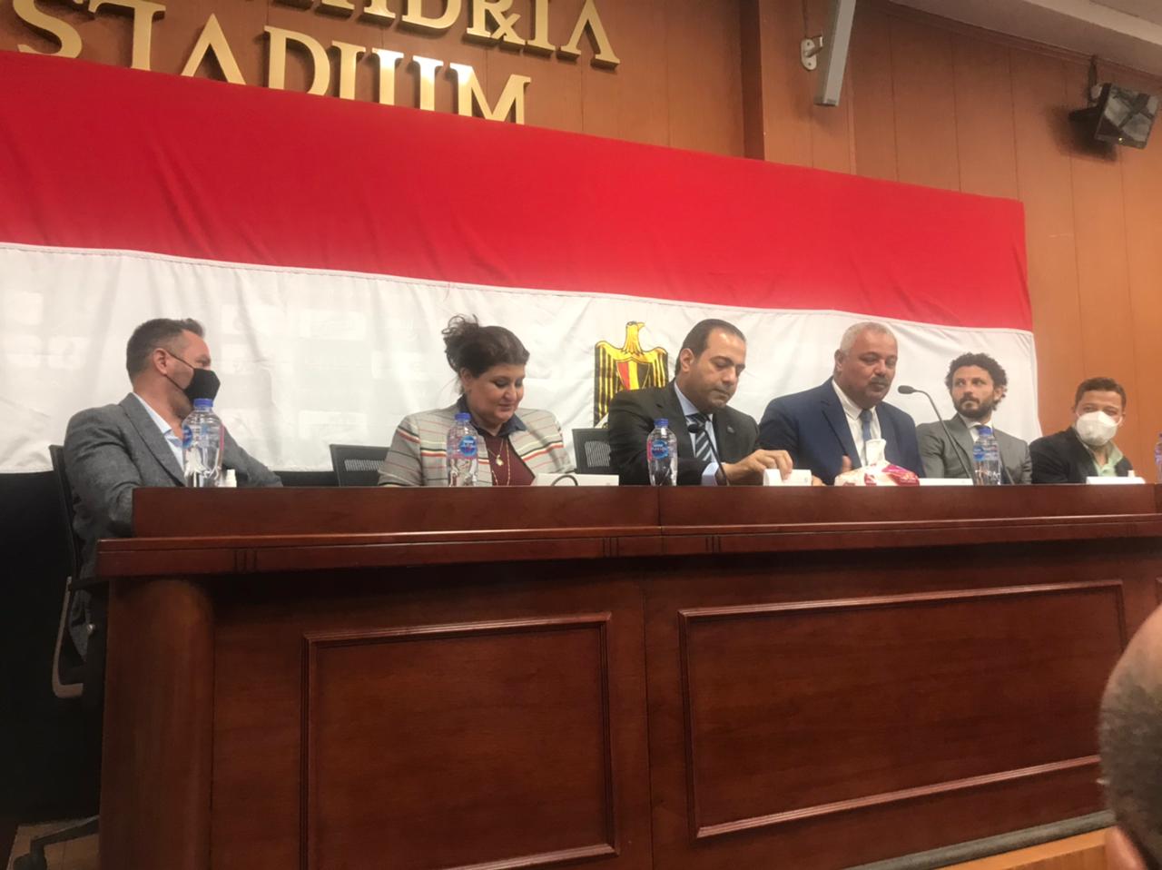 النسر مقلوب .. رياضة النواب تطالب بتعديل وضعية علم مصر بقاعة استاد الاسكندرية 