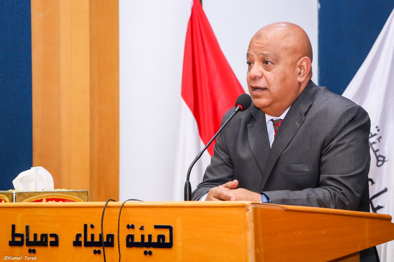 رئيس هيئة ميناء دمياط الجديد يعقد لقائه الأول بالعاملين ويؤكد تنمية العنصر البشري 