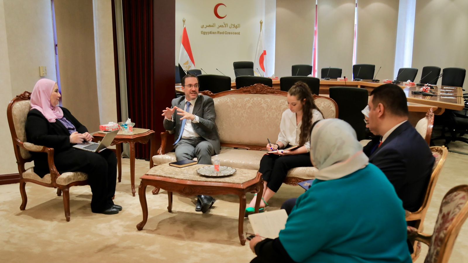 مصر وبريطانيا تبحثان سبل إيصال مزيد من المساعدات الإغاثية لقطاع 