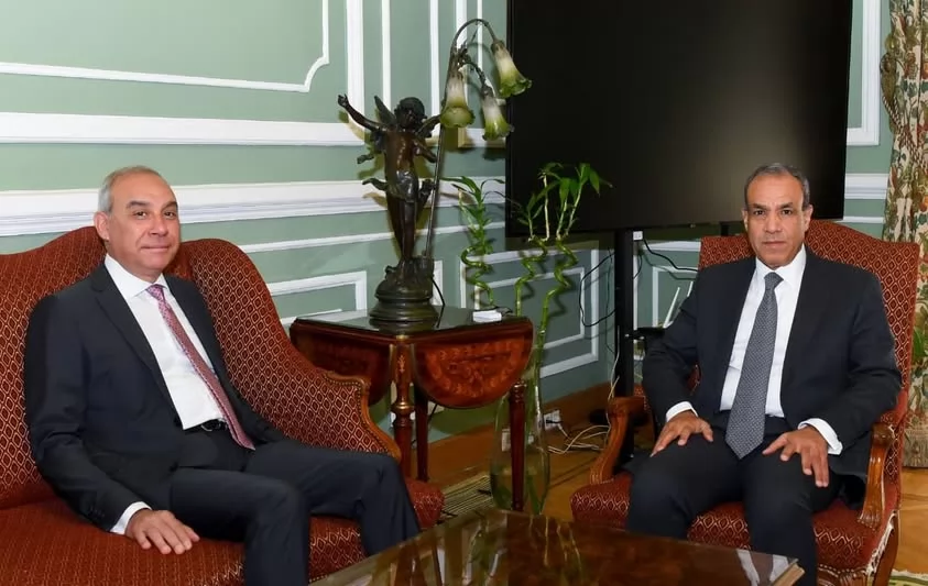 وزير الخارجية يلتقي رئيس مجلس إدارة الهيئة العامة للاستعلامات 