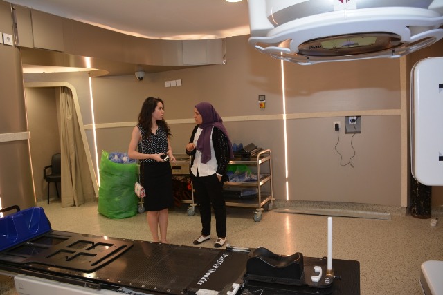 الفنانة ياسمين الهوارى تزور مستشفى شفاء الأورمان لعلاج السرطان بالأقصر