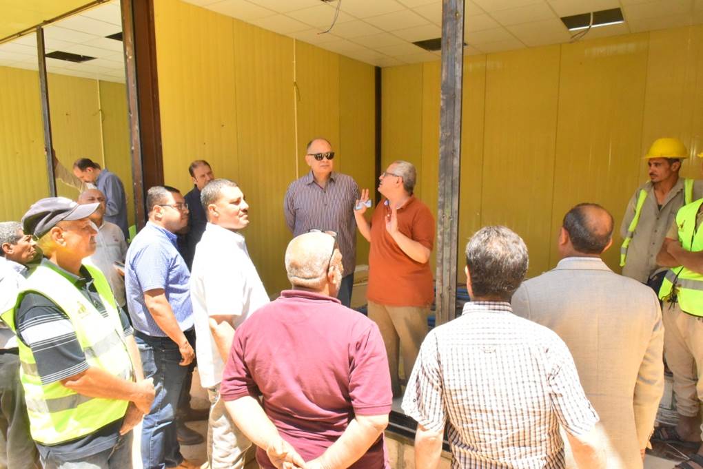 محافظ أسيوط يتفقد إنشاءات سوق نموذجي بالمطمر ..صور