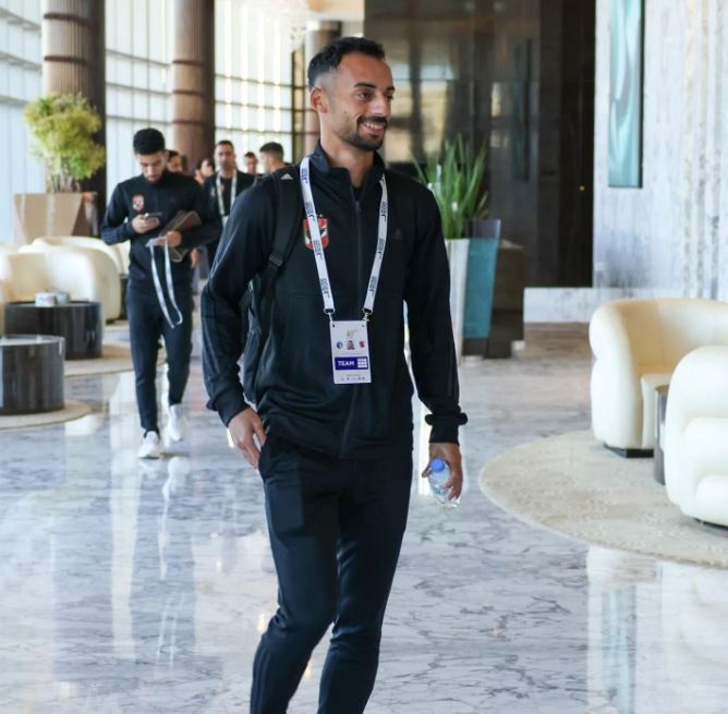 حافلة الاهلى تصل لملعب محمد بن زايد لمواجهة بيراميدز..صور