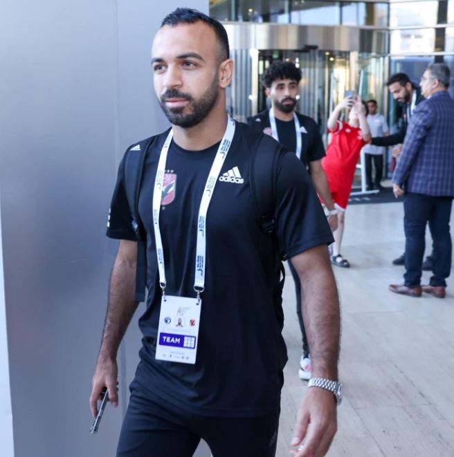 حافلة الاهلى تصل لملعب محمد بن زايد لمواجهة بيراميدز..صور