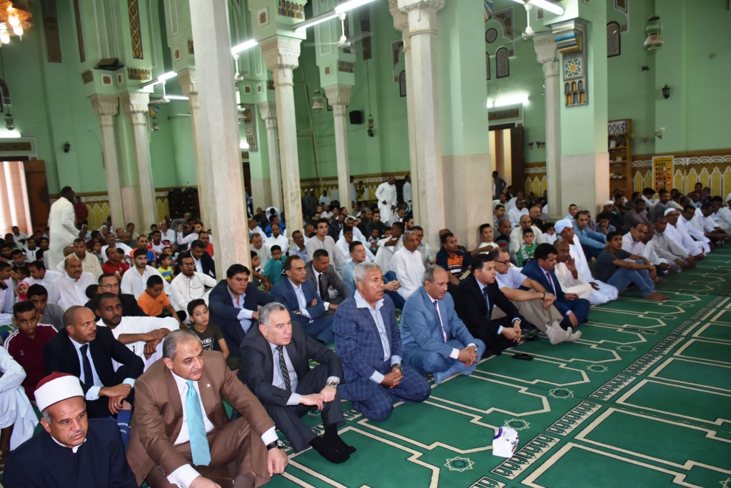 مستقبل وطن بالبحيرة يوزع 20 هدية بالسحب للمصلين و5000 لعبة للاطفال في عيد الفطر
