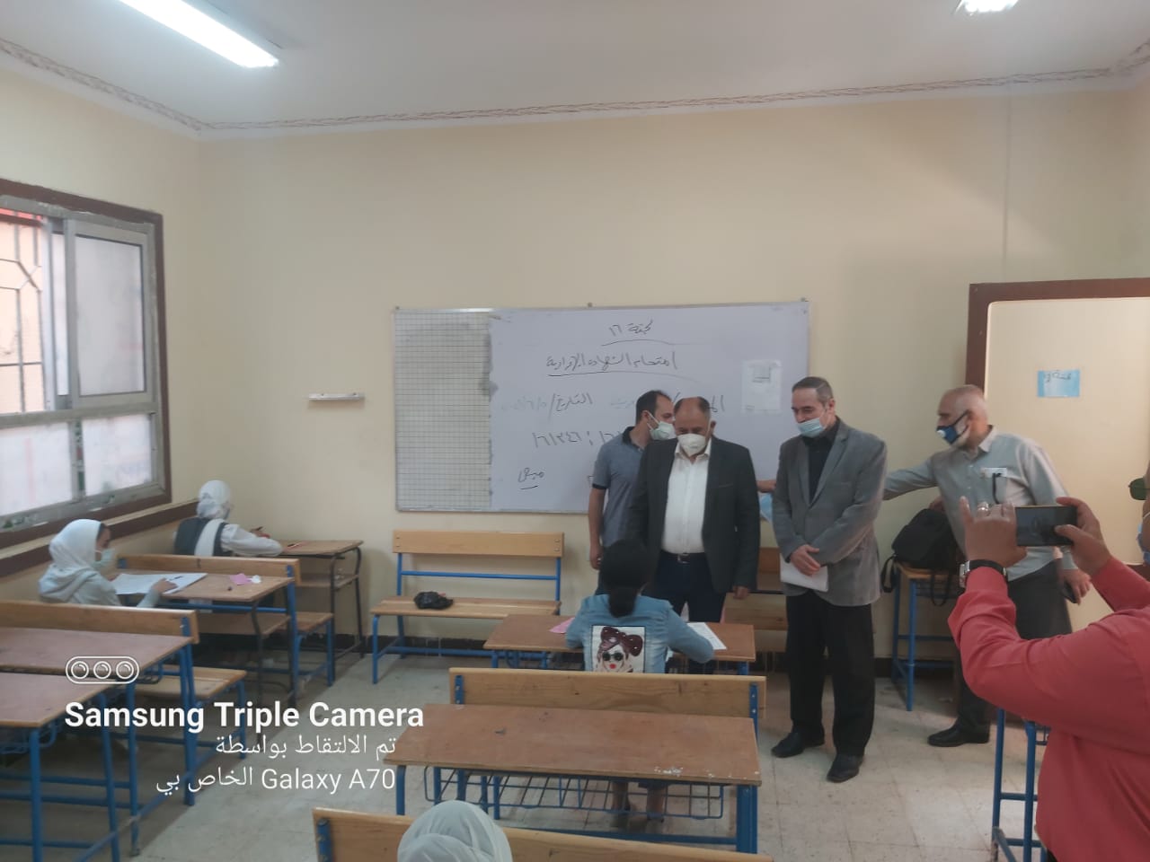 بالصور..رئيس حي الوراق ومديري التعليم والصحة يتفقدون عدد من المدارس 