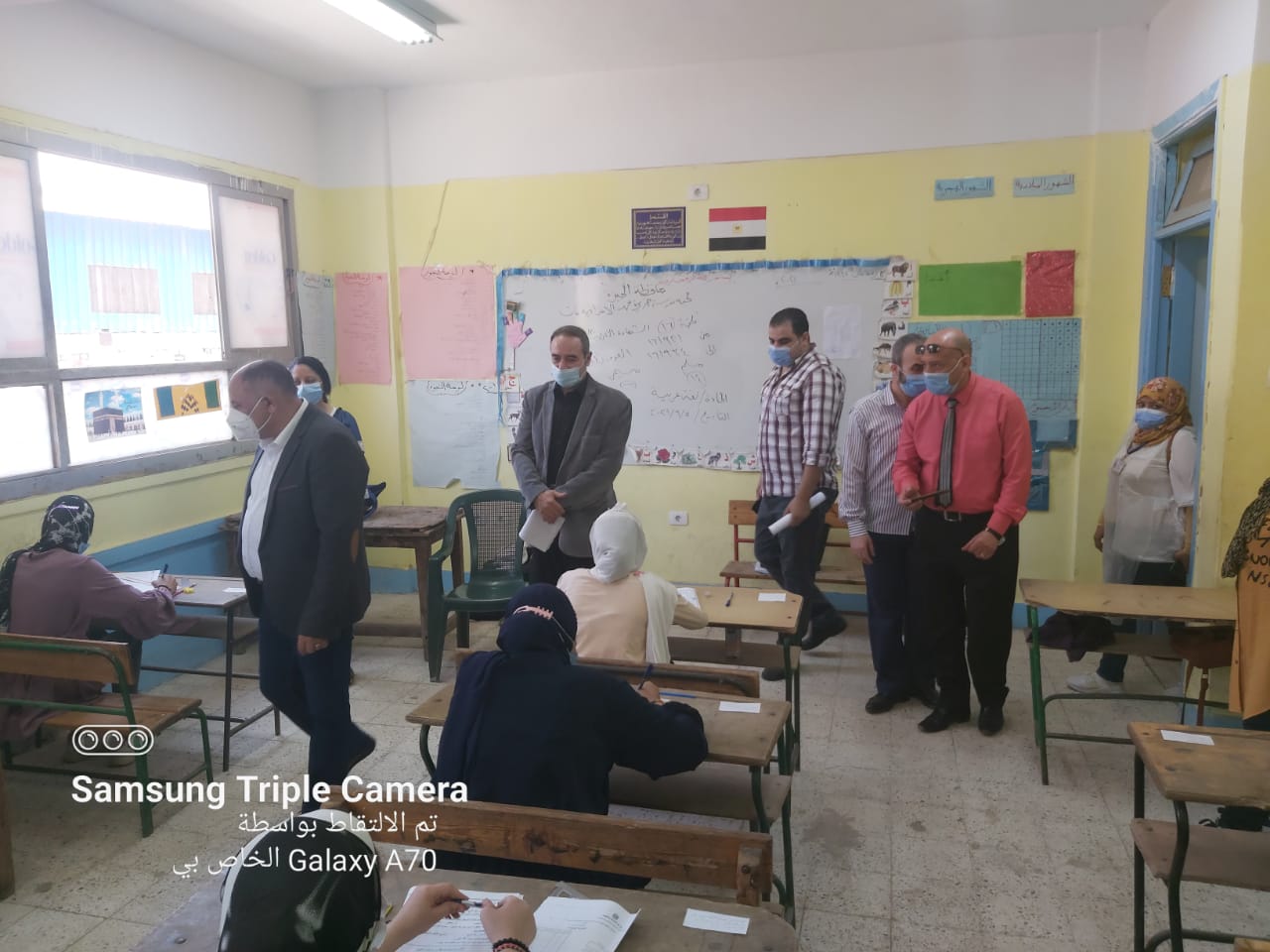 بالصور..رئيس حي الوراق ومديري التعليم والصحة يتفقدون عدد من المدارس 