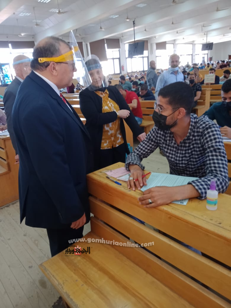 نائب رئيس جامعة السادات يتابع لجان امتحانات نهاية العام بكلية الحقوق