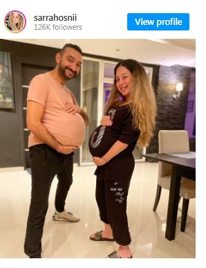 بصورة كوميدية..نادر حمدى وسارة حسنى فى الحمل _صور