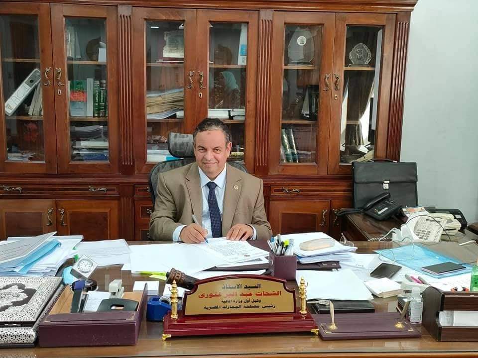 جمارك مطار شرم الشيخ تضبط محاولة تهريب 15 زجاجة خمور داخل عبوات بلاستيكية 