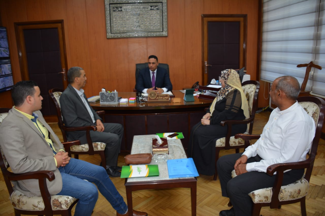 الدكتور ايمن مختار