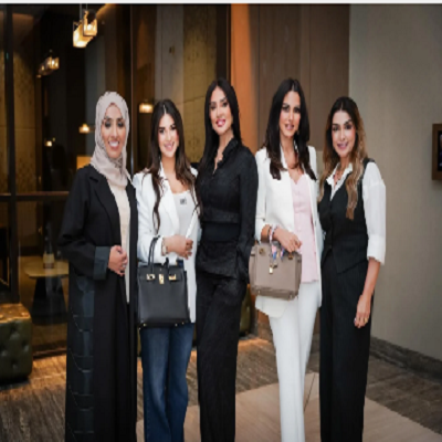 هدي الإتربي مع أعضاء لجنة التحكيم 