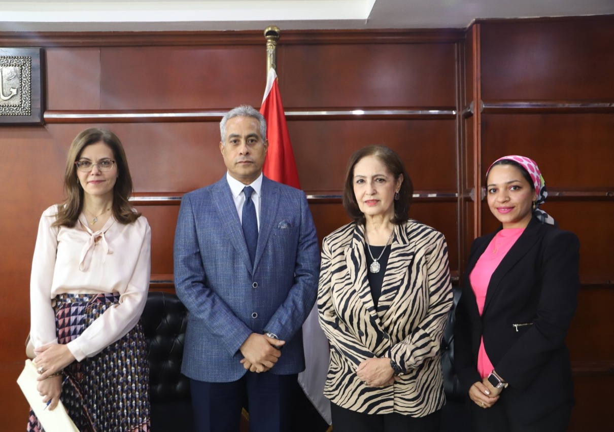 شحاتة: الوزارة تسعى لتقديم خدمات أفضل للمواطن المصري في الداخل وا