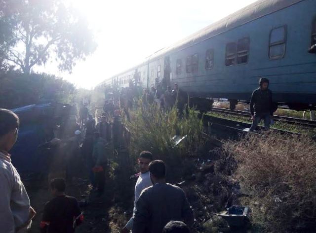 حجز سائقى سيارة التريلا المتسببة فى حادث اصطدام قطار البحيرة .. بالصور