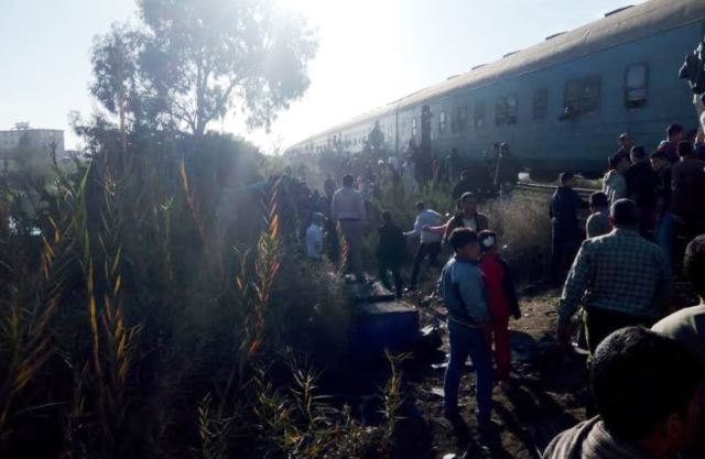 حجز سائقى سيارة التريلا المتسببة فى حادث اصطدام قطار البحيرة .. بالصور