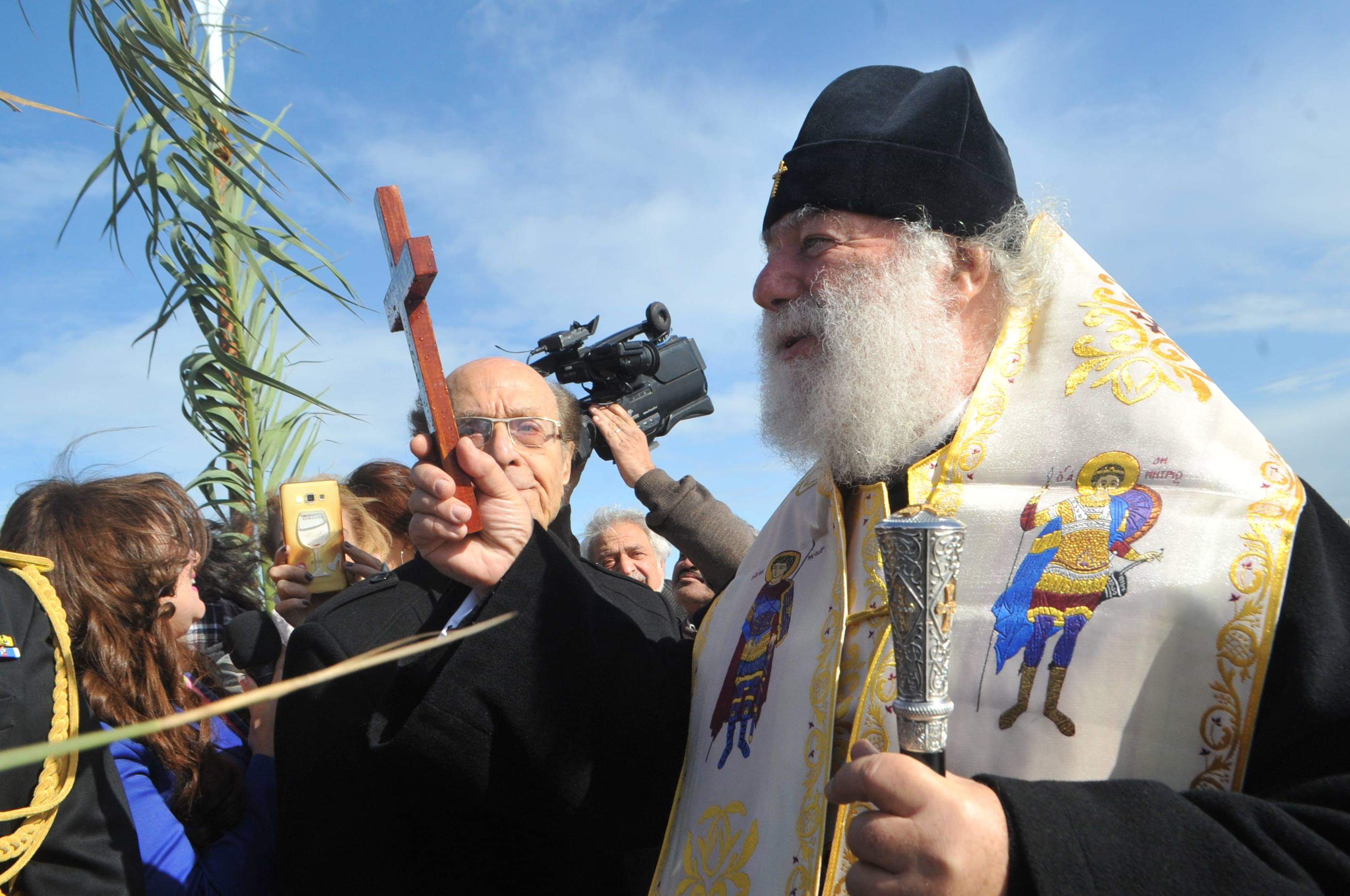 اثناء القاء الصليب فى البحر 