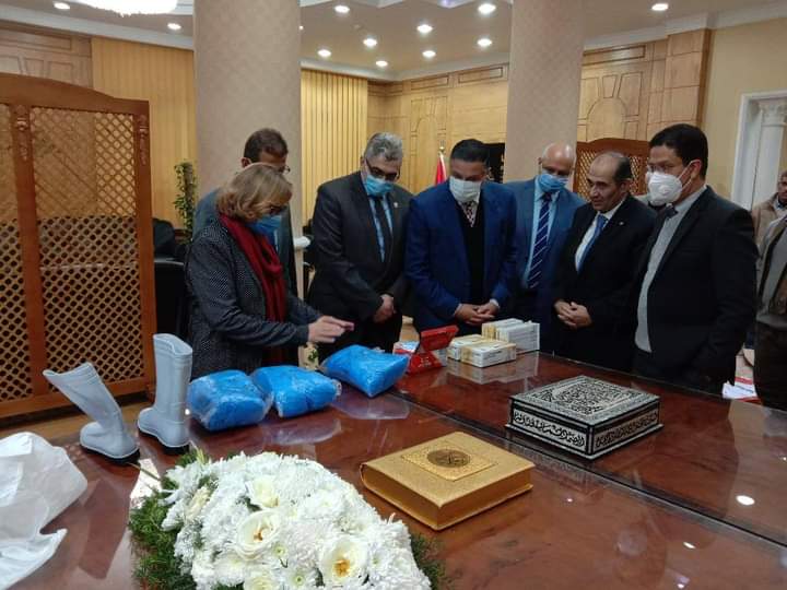 مستلزمات للحماية الشخصية للأطقم الطبية بمستشفي بنها الجامعي