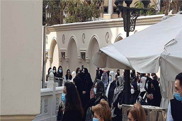 42 صورة من جنازة الفنانة مها أبو عوف
