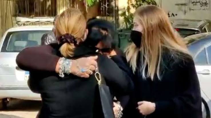 42 صورة من جنازة الفنانة مها أبو عوف