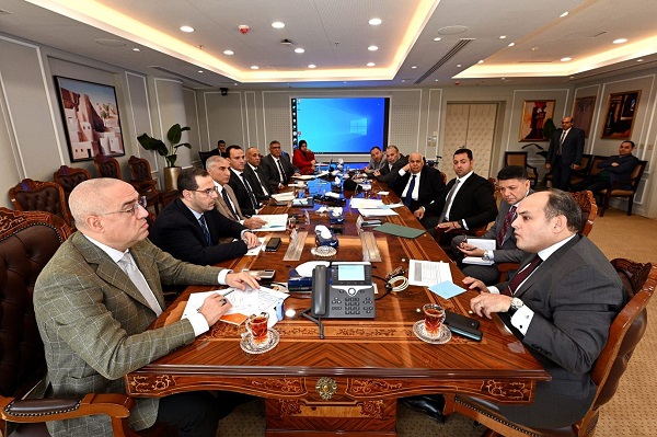 وزيرا الاسكان والتجارة والصناعة