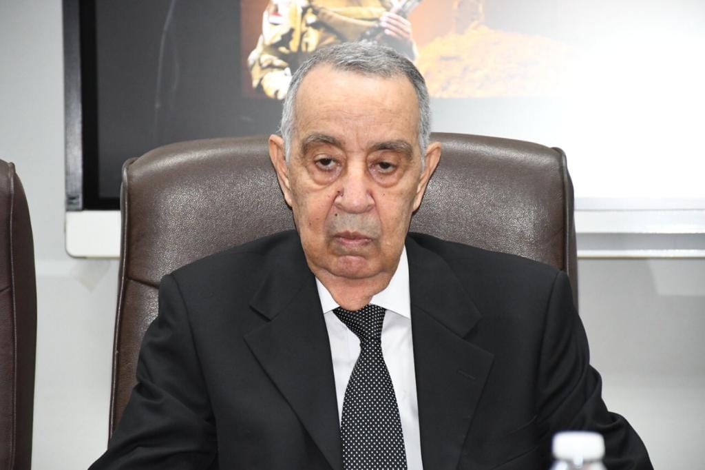 جامعة قناة السويس تكرم 