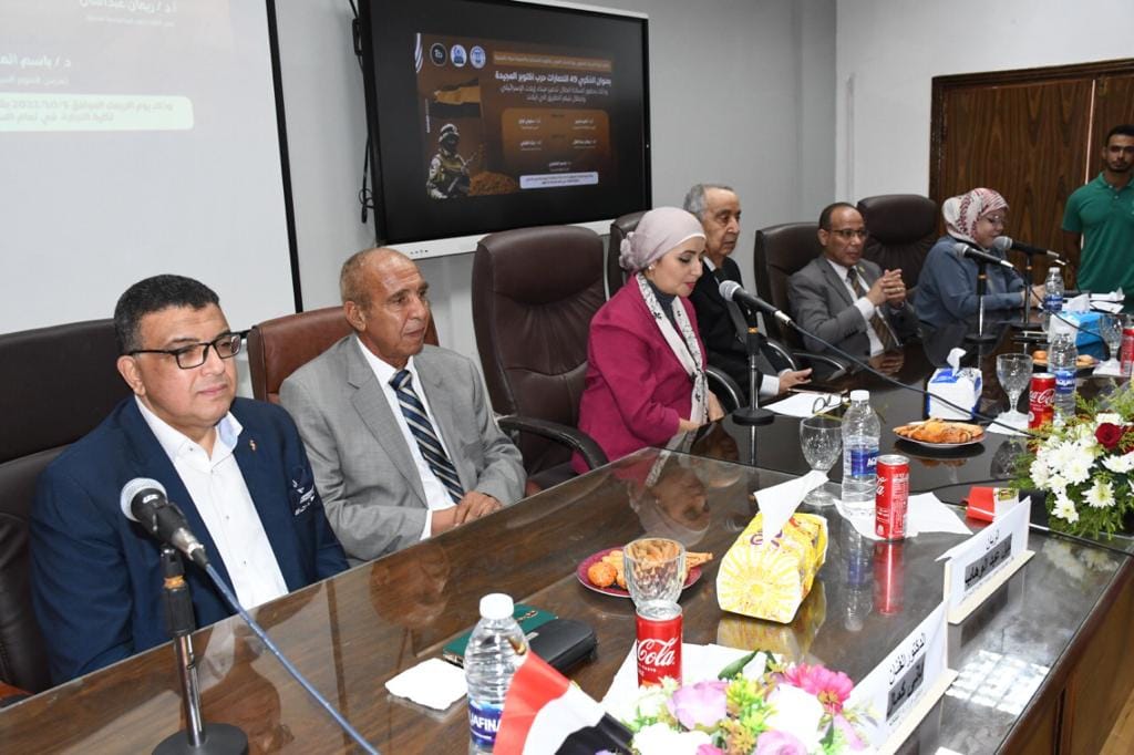 جامعة قناة السويس تكرم 