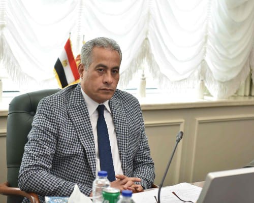 حسن شحاتة - وزير العمل