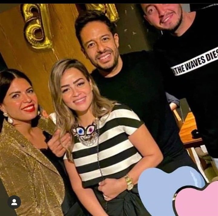 زوجة محمد حماقي تخطف الأنظار بأناقتها في حفل عيد ميلاده.. صور