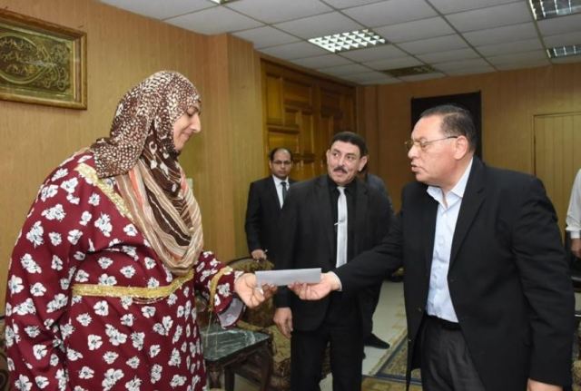 وحدة سكنية ووظيفة ومعاش وتروسيكل هدية من محافظ الشرقية  لاطول شقيقين  لتوفير حياه كريمة لهما