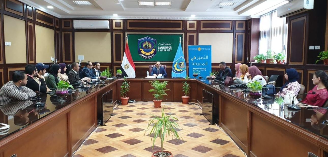 رئيس جامعة دمنهور يكرم الطلاب الحاصلين على منحة البنك المركزي