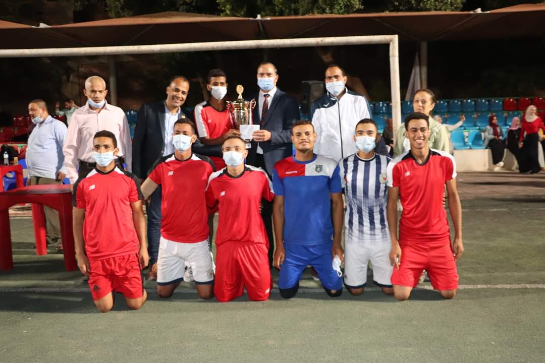 تكريم الفائزين بالجامعة