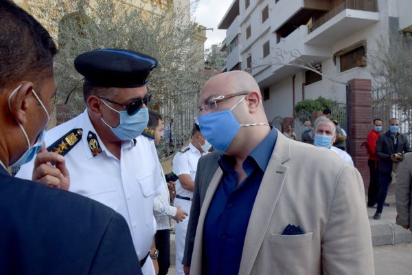محافظ بنى سويف يتابع الحركة المرورية فى ميدان المديرية.. بالصور