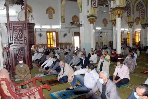 محافظ بنى سويف يتابع الحركة المرورية فى ميدان المديرية.. بالصور