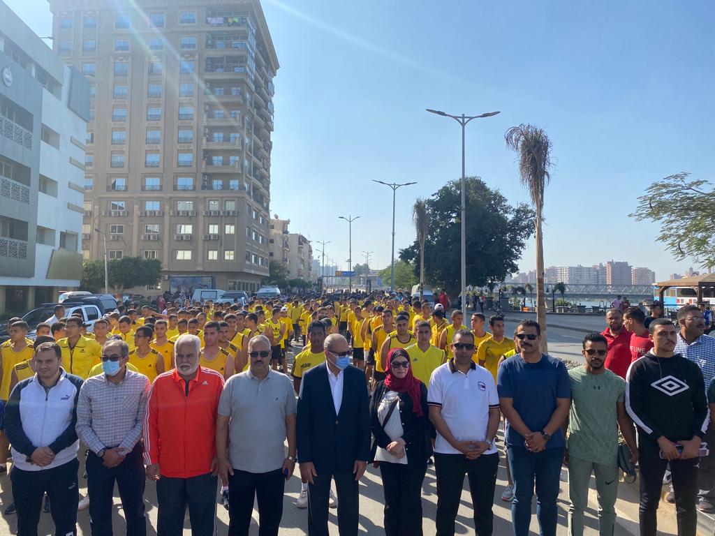 محافظ القليوبية ووكيل وزارة الشباب والرياضة يتقدمان ماراثون الجرى لشباب yly 