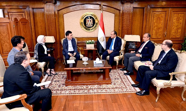 المهندس أحمد سمير مع وفد سامسونج