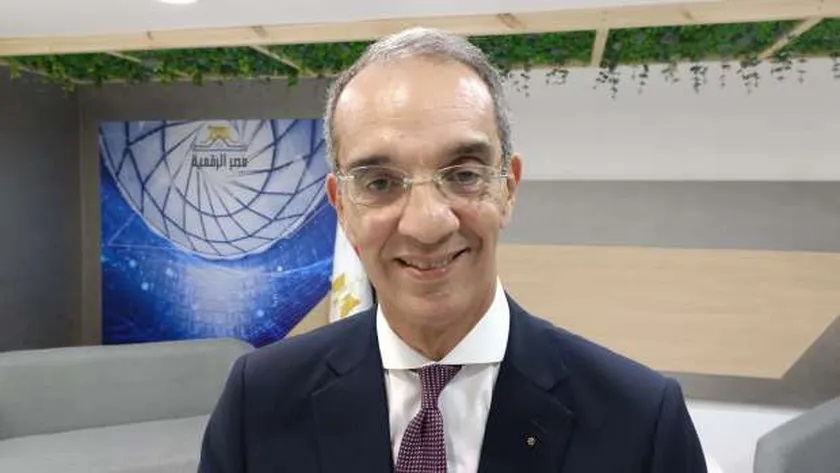 الدكتور عمرو طلعت