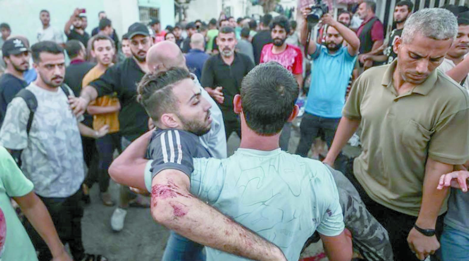 أهالى‭ ‬غزة‭.. ‬يشربون‭ ‬من‭ ‬الآبار‭ ‬غير‭ ‬الصحية