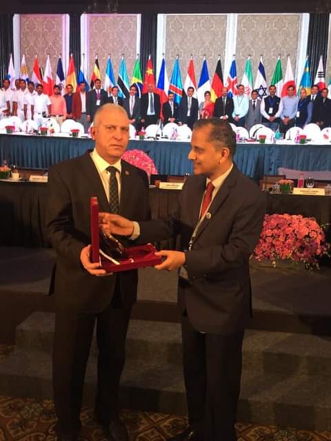 رئيس مصلحة الجمارك يعود من الهند.. صور