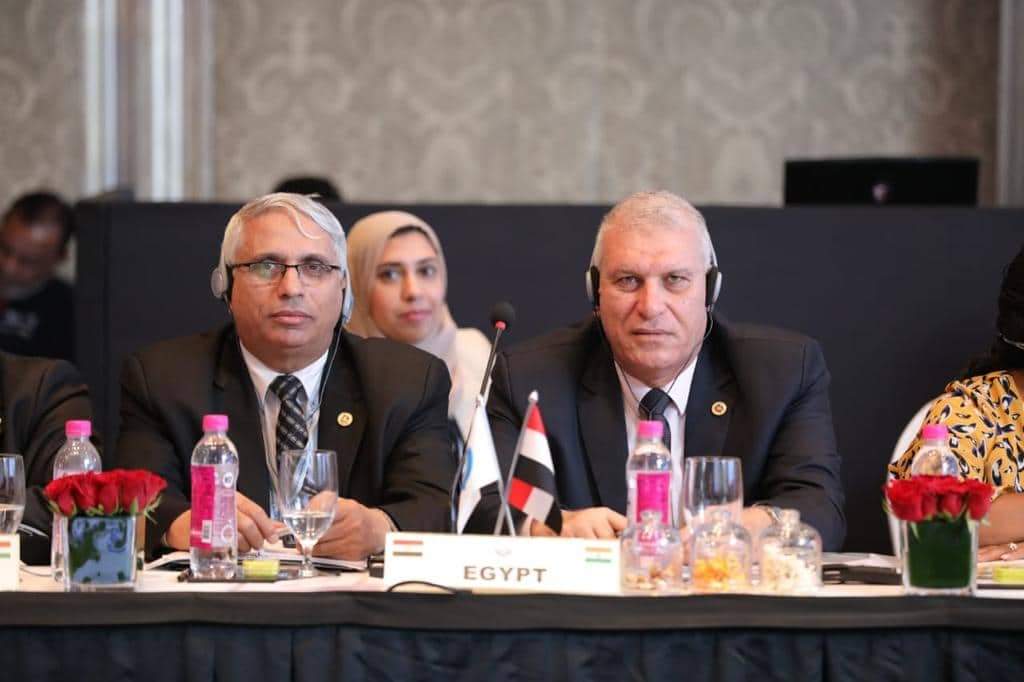 رئيس مصلحة الجمارك يعود من الهند.. صور