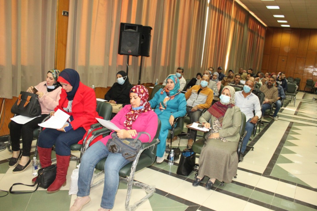 جامعة أسيوط تشهد افتتاح ندوة لتوعية العاملين بالجامعة بمخاطر الإدمان والمخدرات 